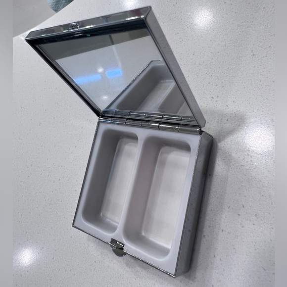 Brighton SO GLAM Pill Box - Picture 10 of 11